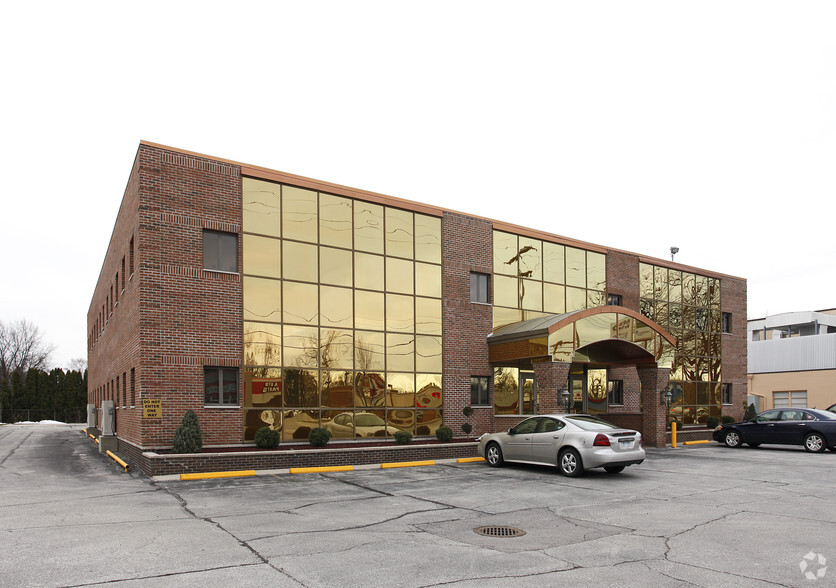 4855 State St, Saginaw, MI for lease - Primary Photo - Image 1 of 17