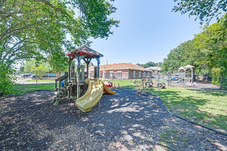 2105 Cypress Landing Dr, Houston, TX for sale - Building Photo - Image 2 of 37