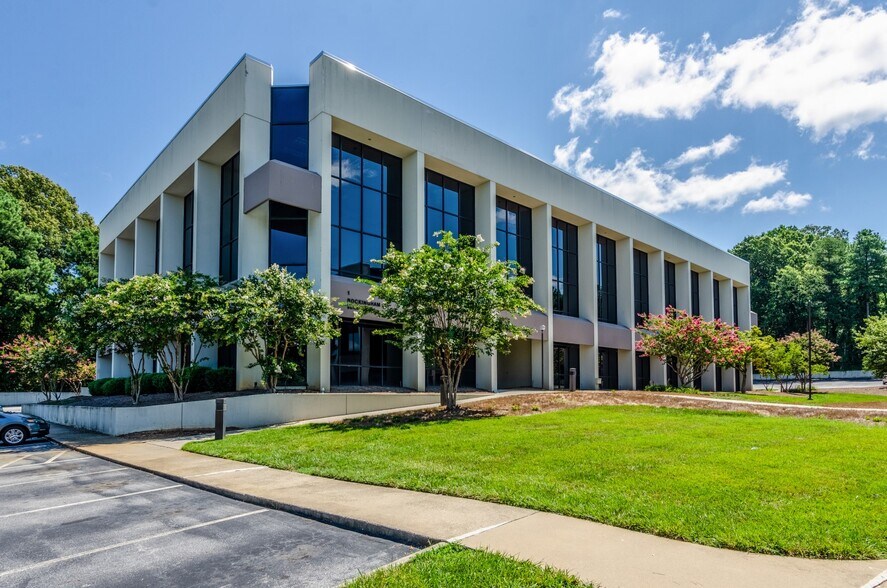 1 Centerview Dr, Greensboro, NC à louer - Photo du bâtiment - Image 3 de 96