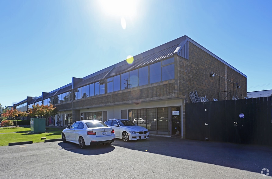 6909-6919 Russell Ave, Burnaby, BC for lease - Building Photo - Image 2 of 3