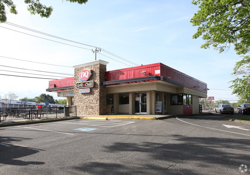 1535 Memorial Dr, Chicopee, MA à vendre - Photo du bâtiment - Image 2 de 70