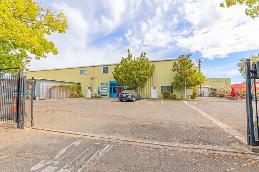 4331 Attawa Ave, Sacramento, CA à vendre - Photo du bâtiment - Image 2 de 9