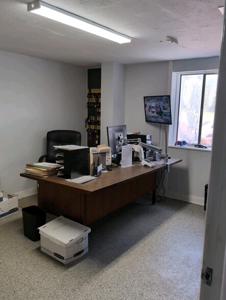 6445 33rd E st, Sarasota, FL for lease - Building Photo - Image 3 of 11