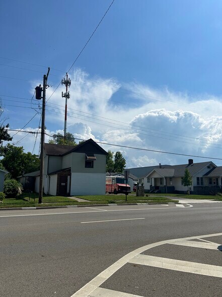 546 E Dixie Dr, West Carrollton, OH à vendre - Photo du bâtiment - Image 3 de 21