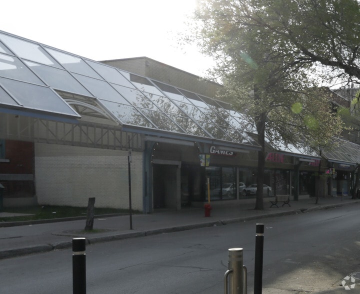 7055-7057 Rue Saint-Hubert, Montréal, QC for lease - Building Photo - Image 2 of 3