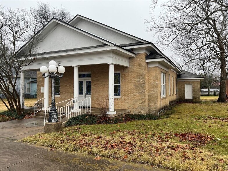 102 E Main St, Cumby, TX à vendre - Photo du bâtiment - Image 2 de 25