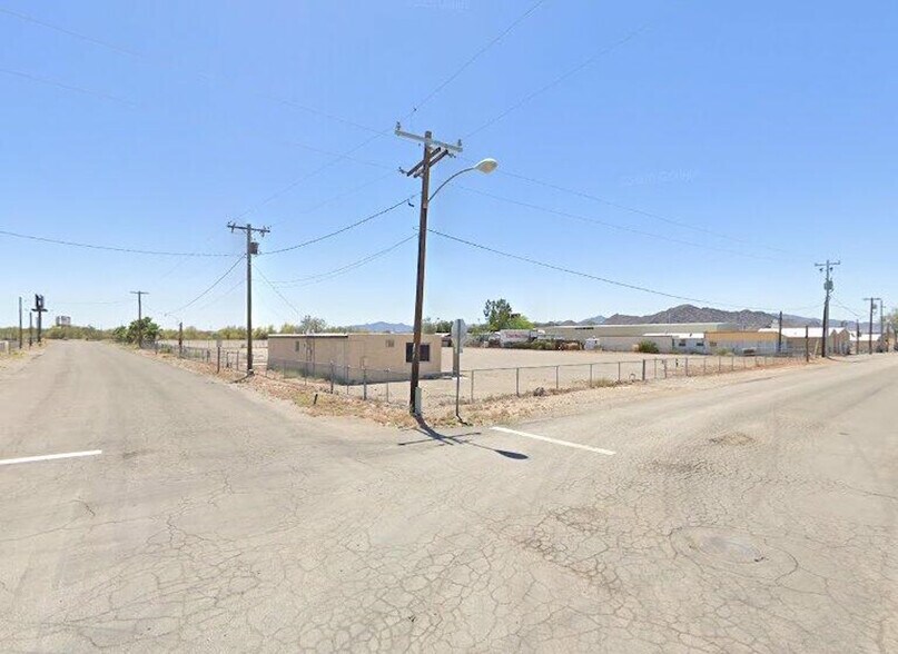 135 Ironwood St, Quartzsite, AZ à vendre - Photo du bâtiment - Image 2 de 8