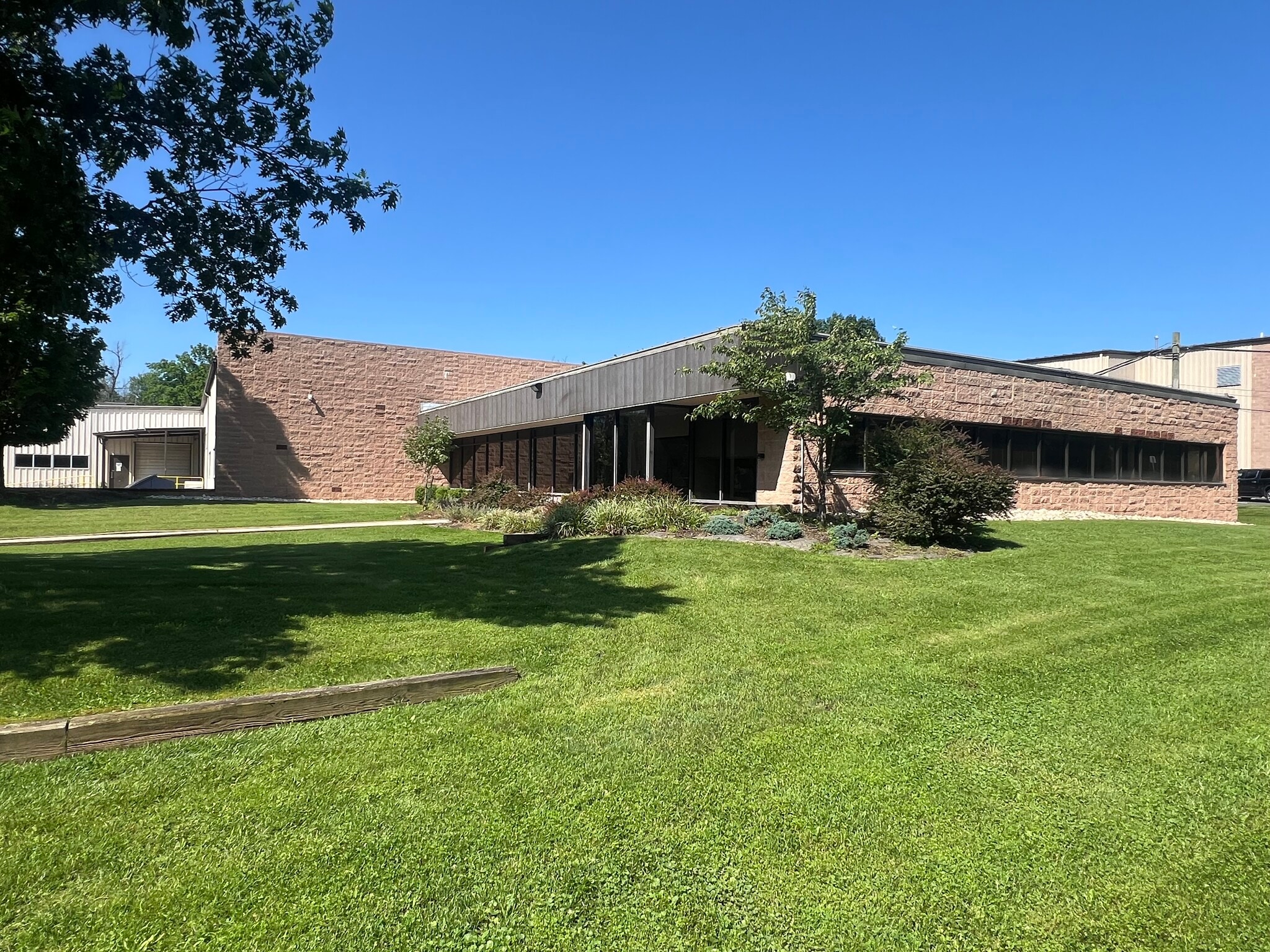 201 Chambers Brook Rd, Branchburg, NJ for lease Building Photo- Image 1 of 10