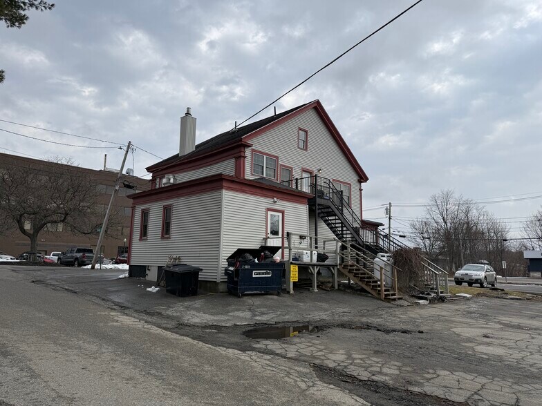 1 Hichborn St, Augusta, ME à vendre - Photo du bâtiment - Image 2 de 6