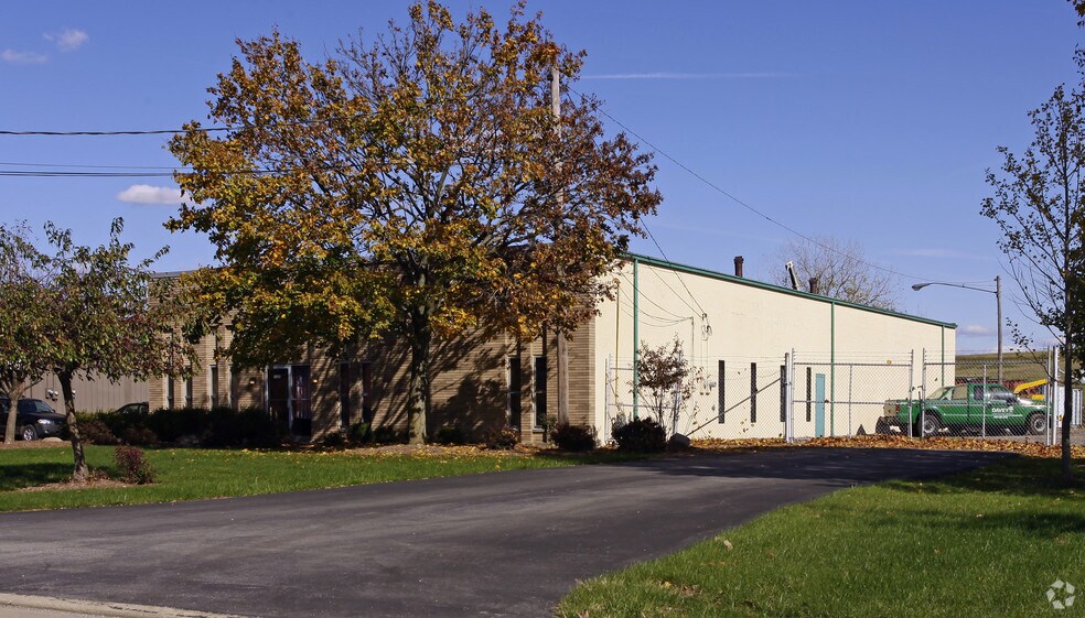 7625 Bond St, Solon, OH à vendre - Photo du bâtiment - Image 2 de 3