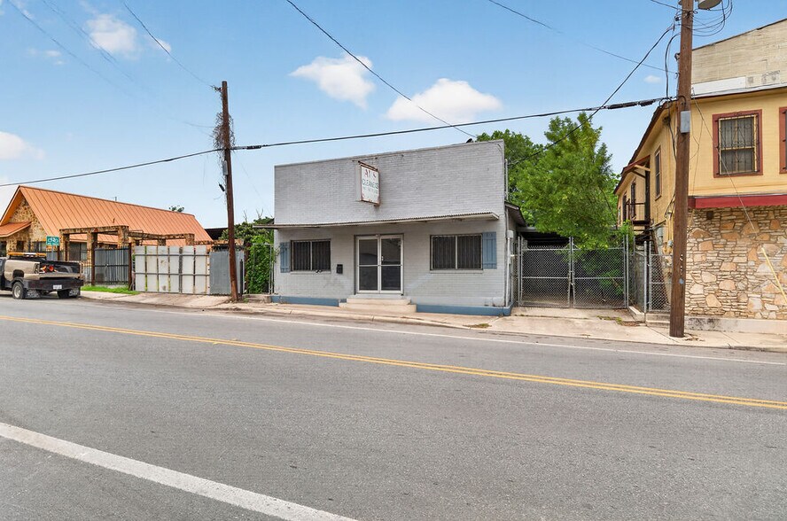905 Ruiz St, San Antonio, TX à louer - Photo du bâtiment - Image 2 de 25