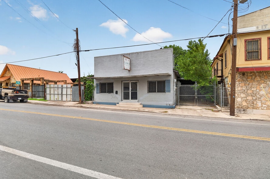 905 Ruiz St, San Antonio, TX à louer - Photo du bâtiment - Image 2 de 25