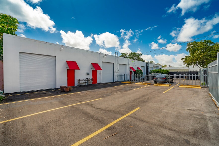 280-282 NE 60th St, Miami, FL for sale - Building Photo - Image 2 of 15