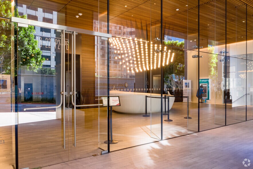 915 Wilshire Blvd, Los Angeles, CA à louer - Photo du bâtiment - Image 3 de 10
