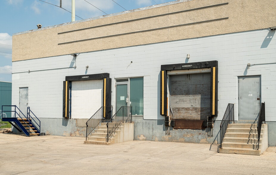 1170 St James St, Winnipeg, MB for lease - Building Photo - Image 1 of 6