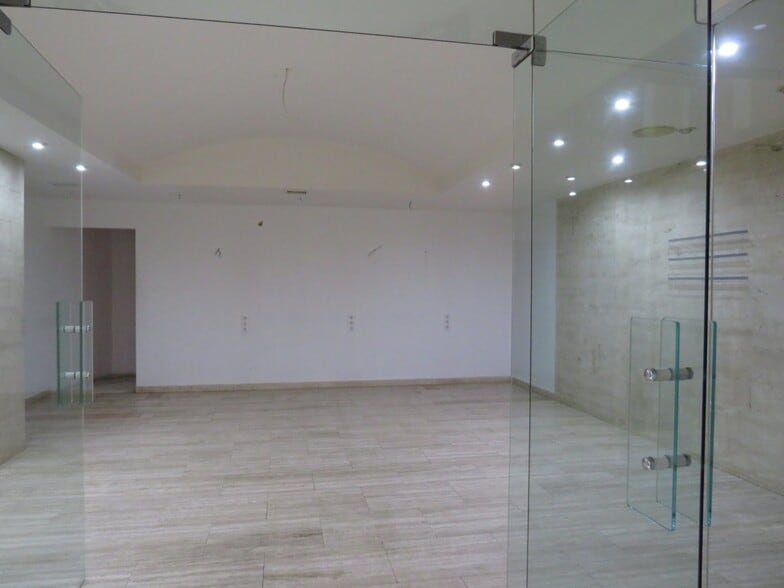 Retail in Ontinyent for lease - Building Photo - Image 2 of 8