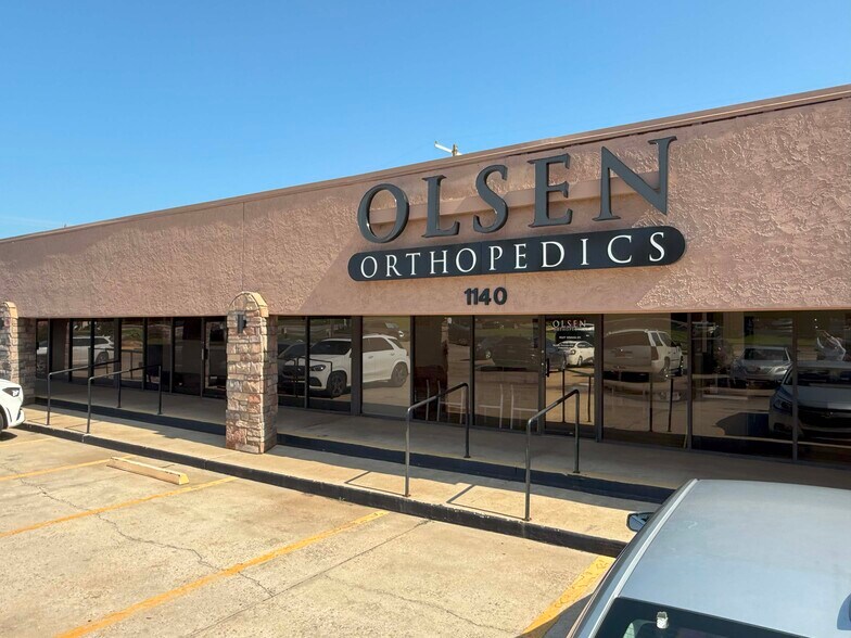 1120-1160 S Douglas Blvd, Oklahoma City, OK à vendre - Photo du bâtiment - Image 2 de 5