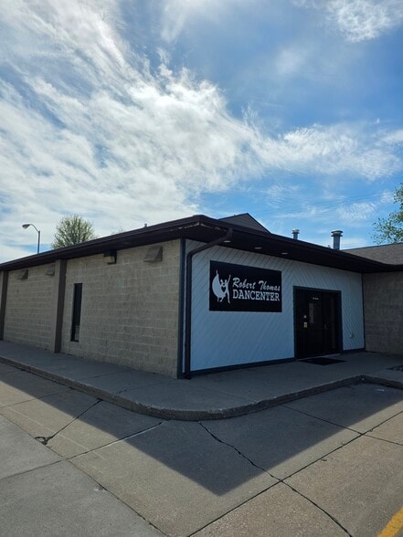 130 Dotson Dr, Ames, IA for lease - Building Photo - Image 3 of 4