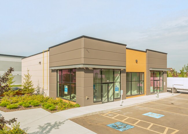 Plus de détails pour 121 Towne Crest Rd, Fort Saskatchewan, AB - Commerce de détail à louer