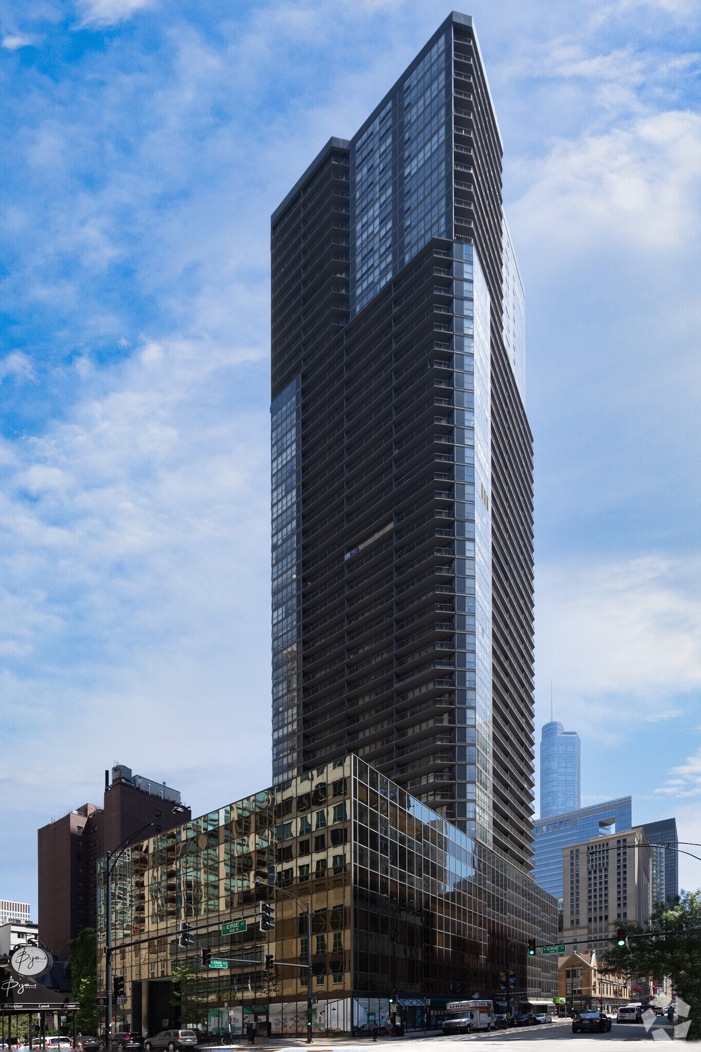 1 E Erie St, Chicago, IL à louer Photo du bâtiment- Image 1 de 5