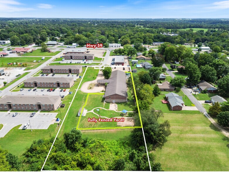 185 Rebecca St, Gentry, AR à louer - Photo du bâtiment - Image 2 de 53