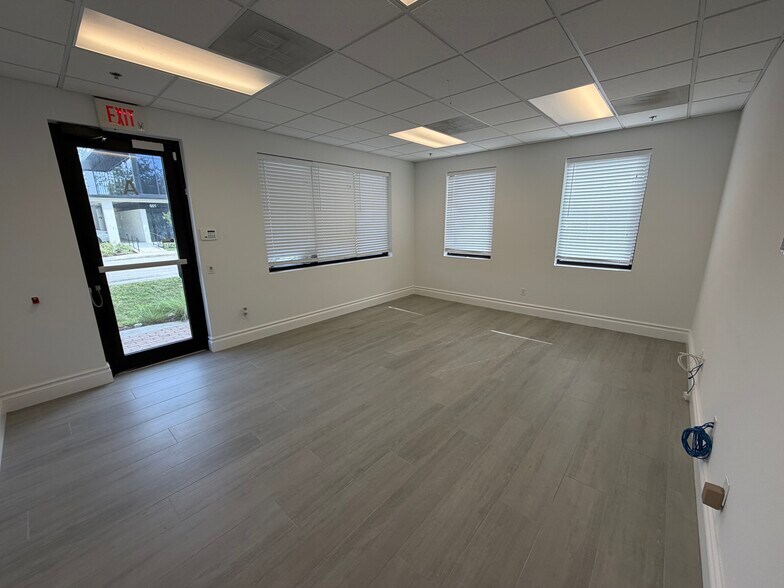 600 Capital St, Jupiter, FL à louer - Photo du bâtiment - Image 2 de 9