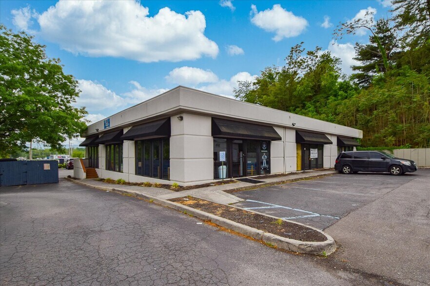 Green Ridge Center portefeuille de 2 propriétés à vendre sur LoopNet.ca - Photo du bâtiment - Image 3 de 7