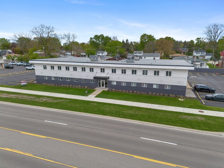 20411 W 12 Mile Rd, Southfield, MI for sale - Building Photo - Image 2 of 15