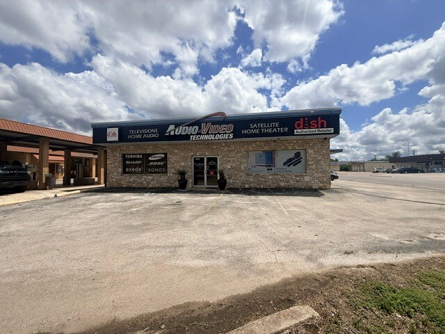 1700 W Junction Hwy, Kerrville, TX à louer - Photo du bâtiment - Image 2 de 11
