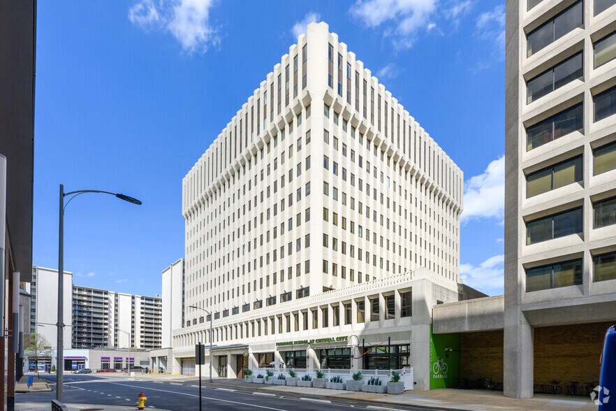 2461 S Clark St, Arlington, VA à louer - Photo principale - Image 1 de 27