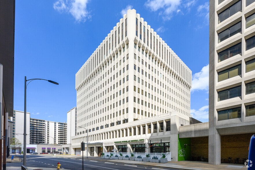 2461 S Clark St, Arlington, VA for lease - Primary Photo - Image 1 of 27