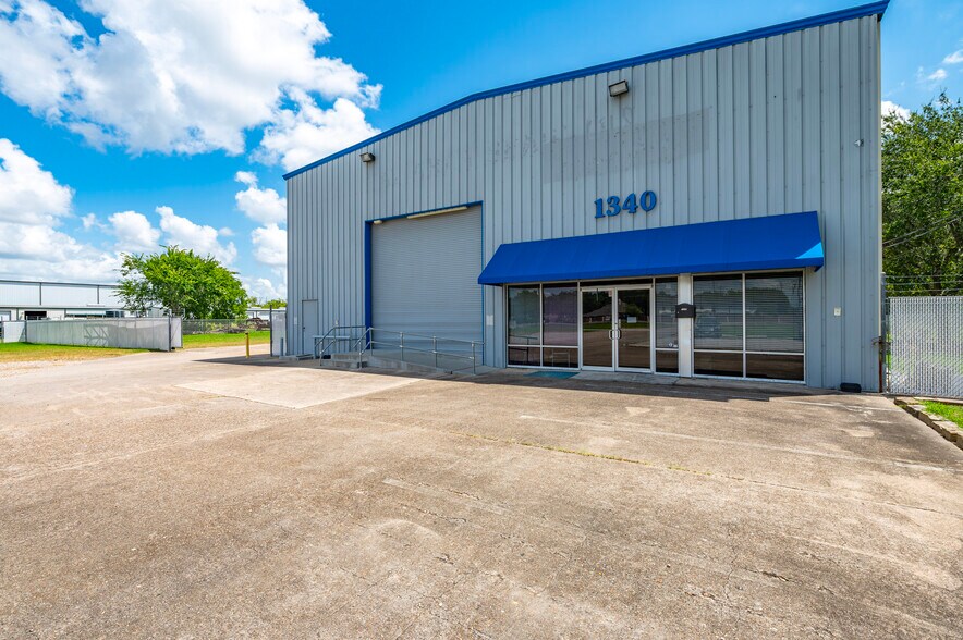 1340 Highway 3 S, League City, TX à vendre - Photo du bâtiment - Image 2 de 37