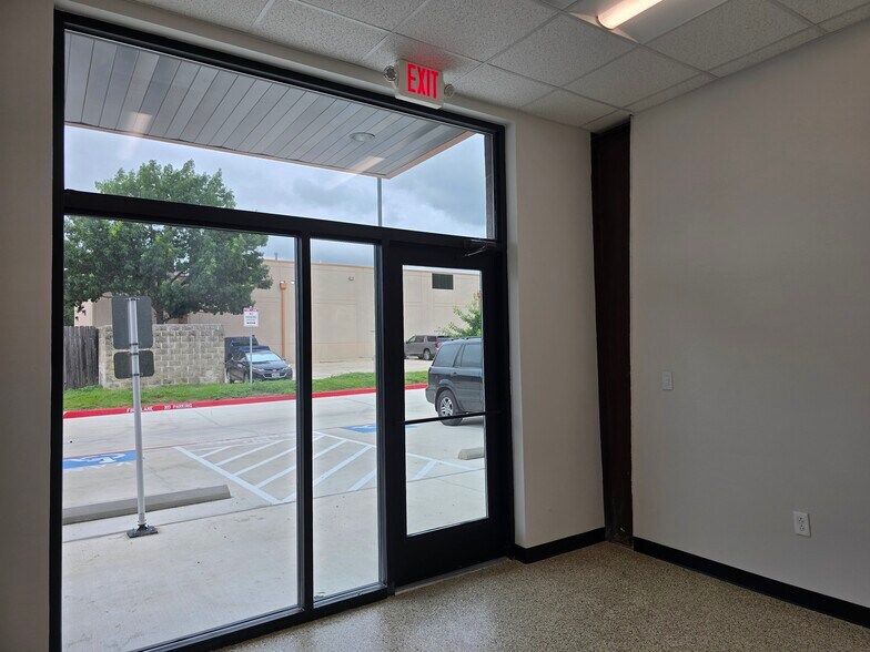 9850 Huebner Rd, San Antonio, TX for lease - Building Photo - Image 3 of 21