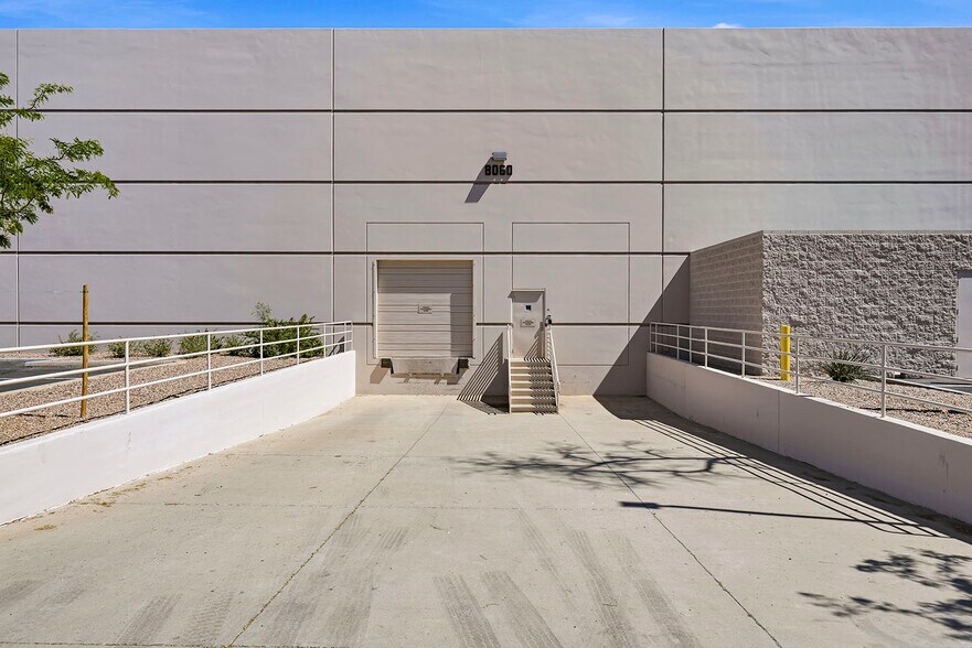8060 S Kyrene Rd, Tempe, AZ à louer - Photo du bâtiment - Image 3 de 12