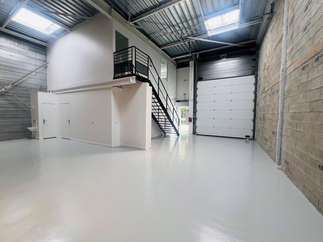 570 Rue Du Valibout, Plaisir for lease Building Photo- Image 1 of 13