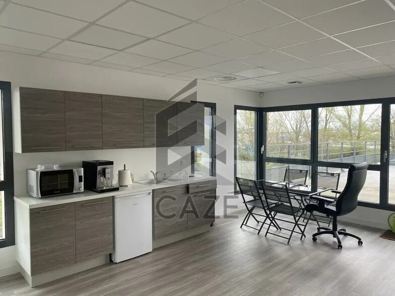 Office in Bruges for lease - Interior Photo - Image 2 of 7