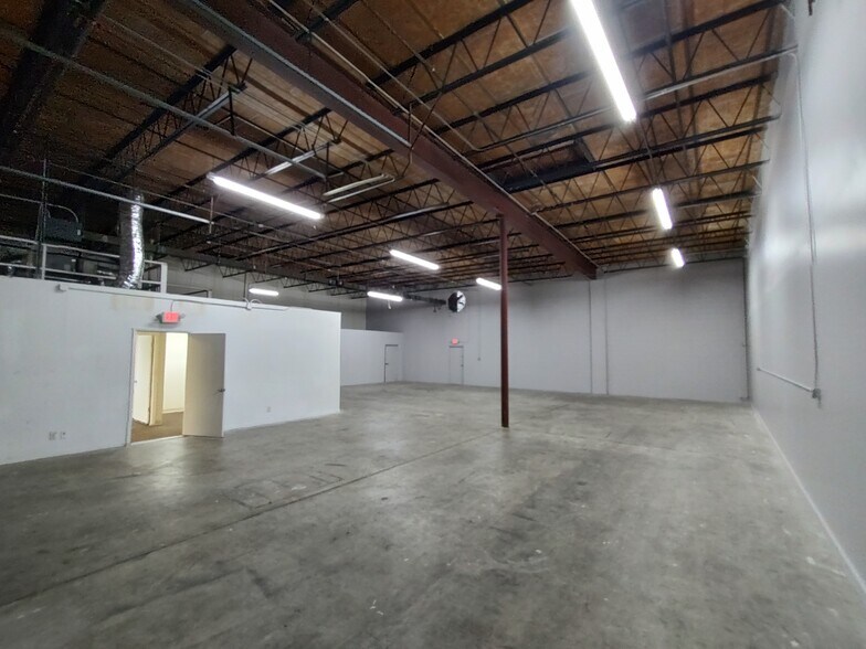 3600 Morris St N, Saint Petersburg, FL à louer - Photo intérieure - Image 2 de 3