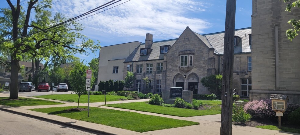 424 Forest Ave, Glen Ellyn, IL for sale - Primary Photo - Image 1 of 5