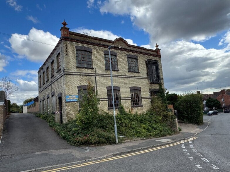 Park Rd, Raunds à vendre - Photo du bâtiment - Image 2 de 2
