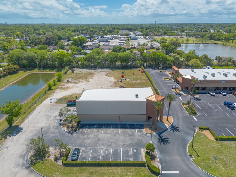 905 Foster Way, South Daytona, FL à louer - Photo du bâtiment - Image 2 de 19