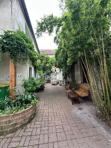 Retail in Paris for lease - Building Photo - Image 1 of 9