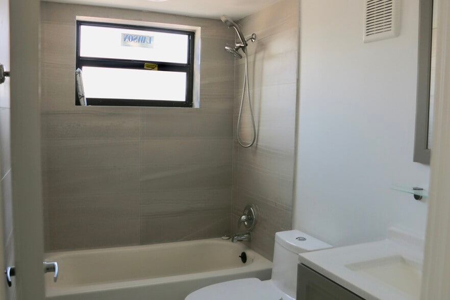 2638 Lake Dr, Riviera Beach, FL for sale - Building Photo - Image 3 of 91