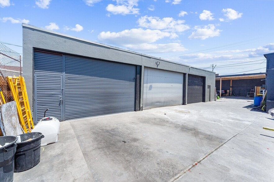 4141 E Olympic Blvd, Los Angeles, CA for lease - Building Photo - Image 2 of 4