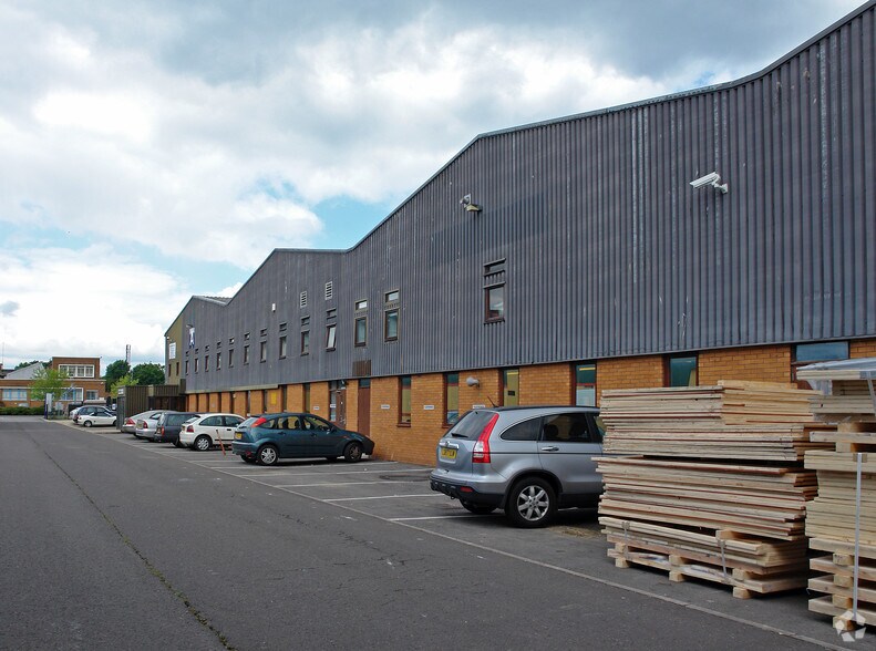 Spitfire Way, Swindon for lease - Building Photo - Image 3 of 3