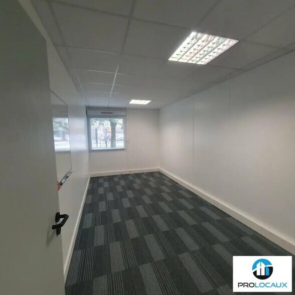 Office in Eybens for sale - Interior Photo - Image 2 of 9