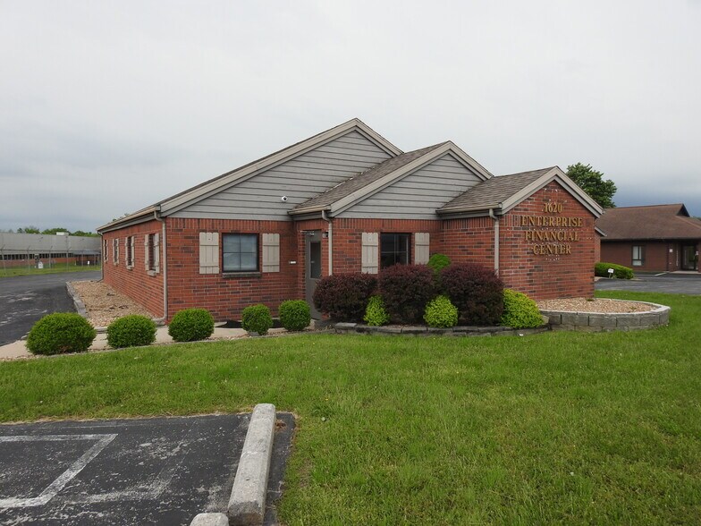 1620 Enterprise Ave, Springfield, MO à louer - Photo du bâtiment - Image 2 de 5