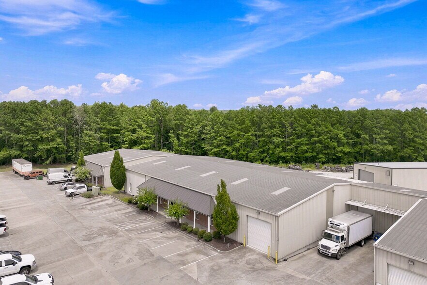 1655 Oakbrook Dr, Gainesville, GA à louer - Photo du bâtiment - Image 3 de 41