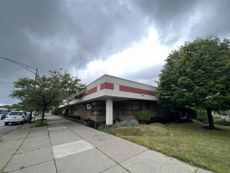 1195 Main St, Buffalo, NY à louer - Photo du bâtiment - Image 3 de 5