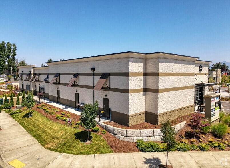 901 Frontier Cir E, Lake Stevens, WA à louer - Photo du bâtiment - Image 3 de 4