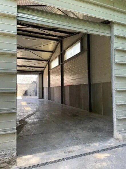 Flex in Bourgoin-Jallieu for lease - Building Photo - Image 2 of 4
